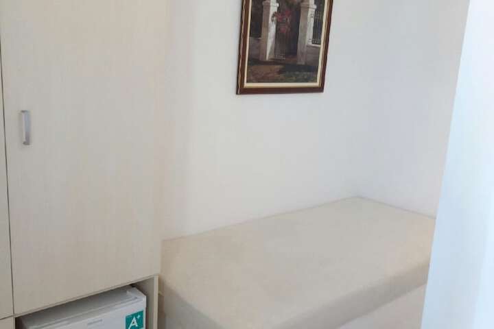 Room 16 of 177