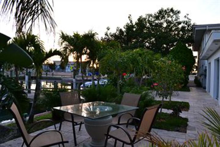 Hotel Exterior 10 of 76