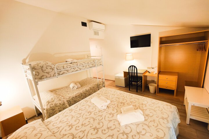 Room 12 of 40