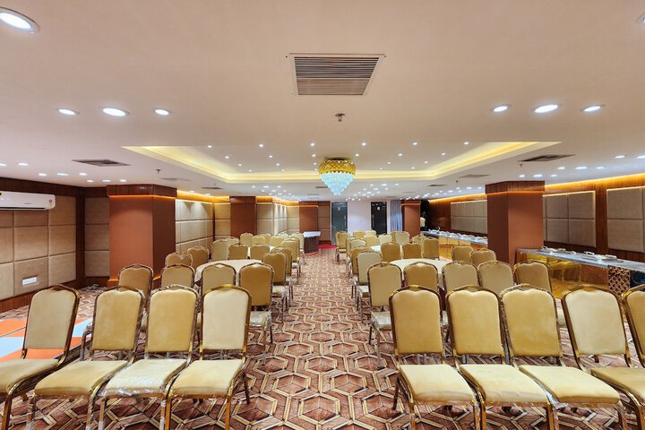 Business Center 25 of 28