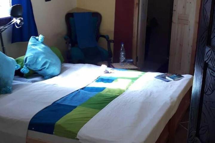 Room 6 of 12
