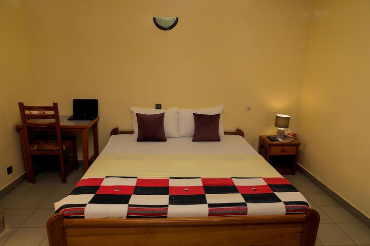 Room 3 of 33
