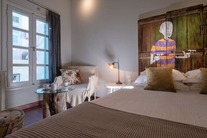 Room 42 of 111