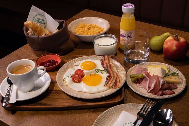Breakfast/Coffee Service 31 of 42