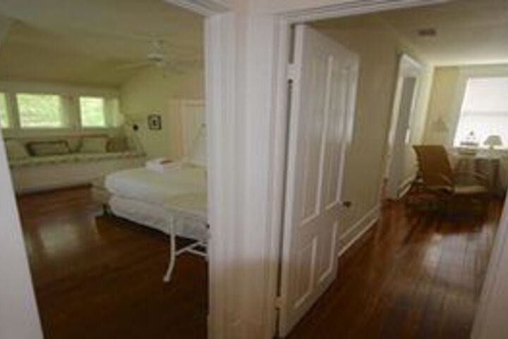 Room 53 of 137