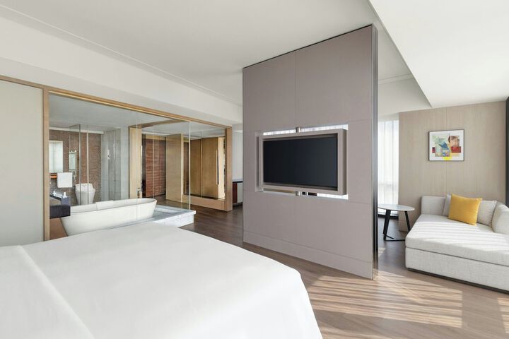 Room 50 of 102