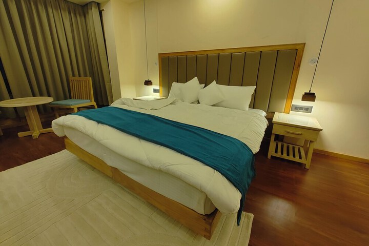 Room 9 of 40