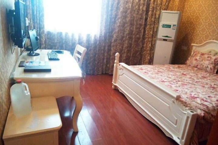 Room 10 of 29