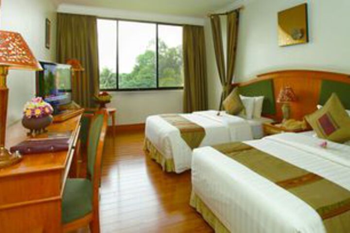 Room 43 of 68