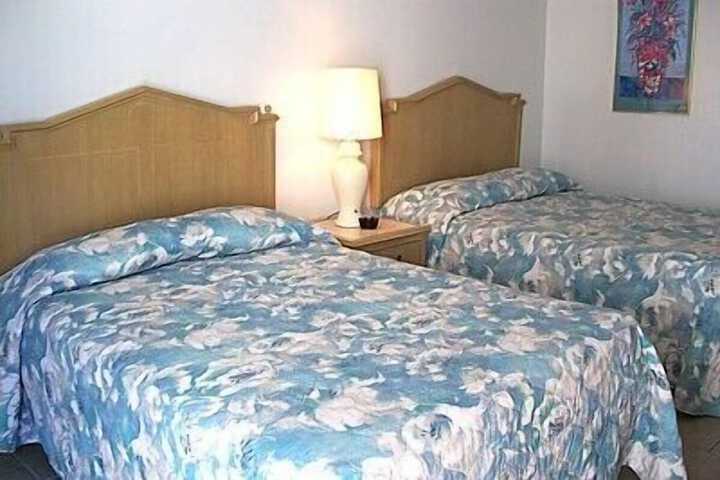 Room 3 of 32