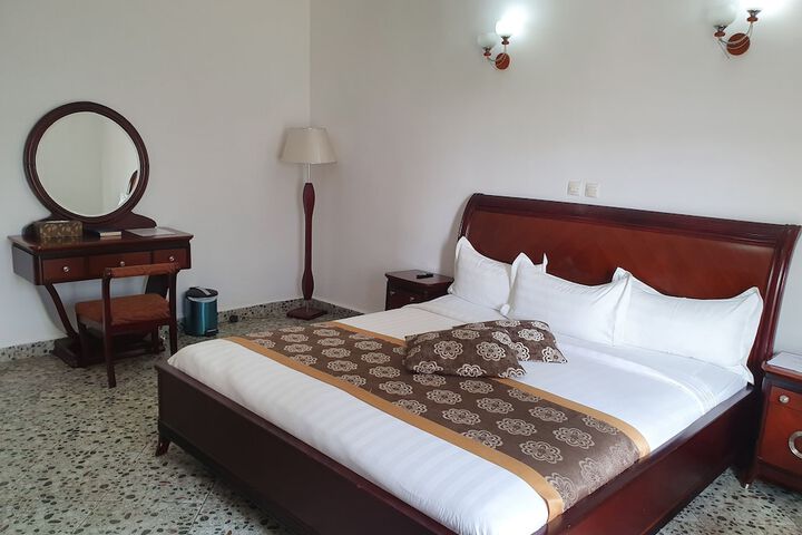 Room 5 of 13