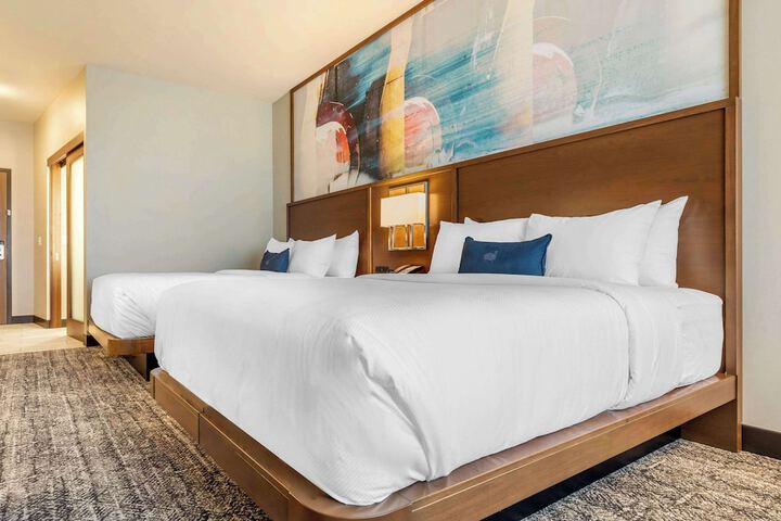 2 Queen Beds (12 of 12)