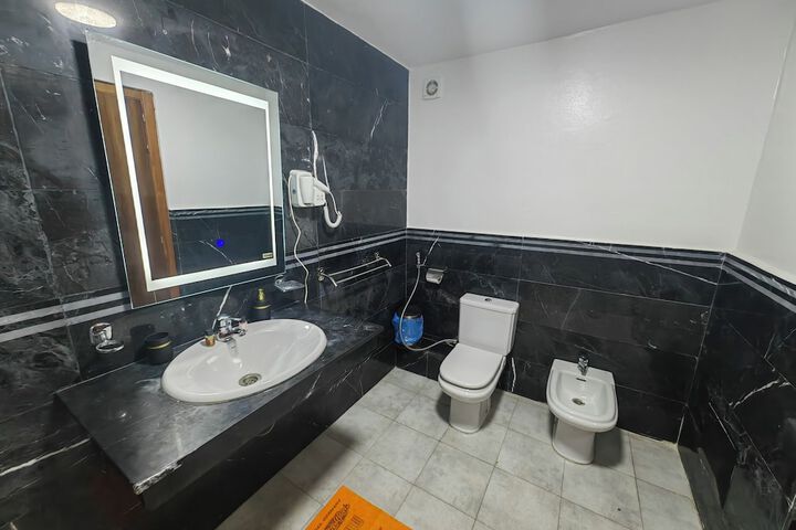Room 327 of 404