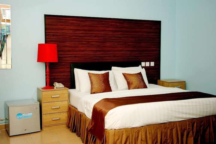 Room 6 of 24