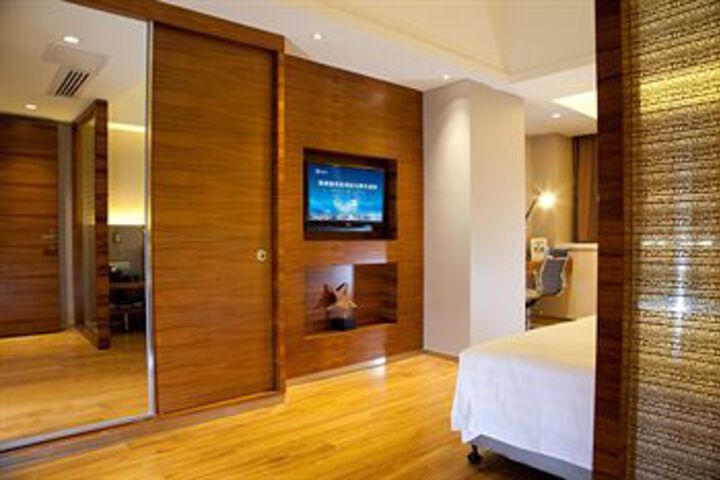 Room 25 of 46