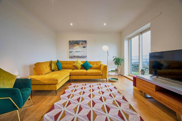 HOST STAY STRATHVIEW