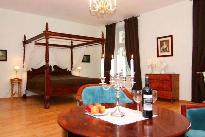 Room 8 of 25