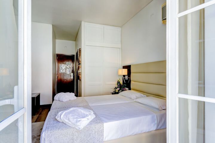 Room 20 of 74