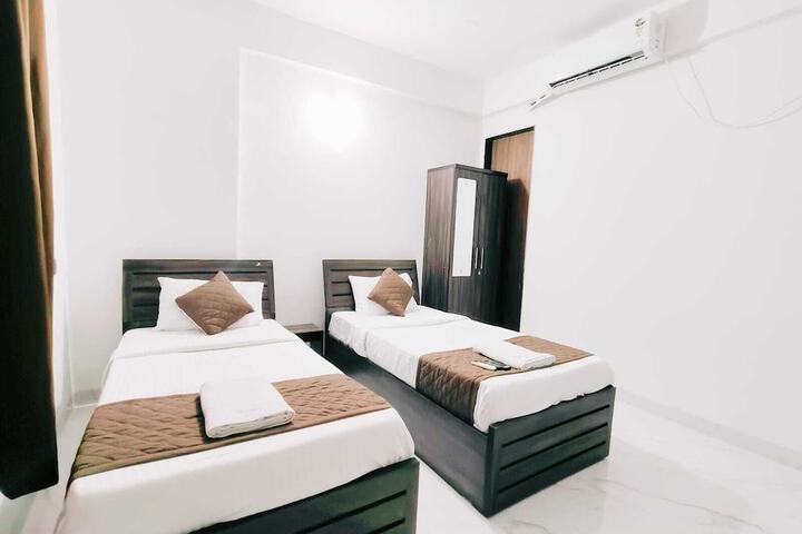 Room 13 of 26