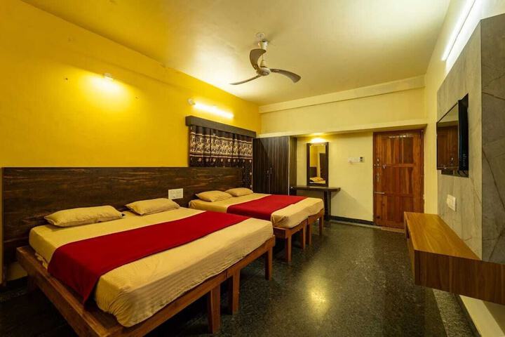 Room 6 of 18