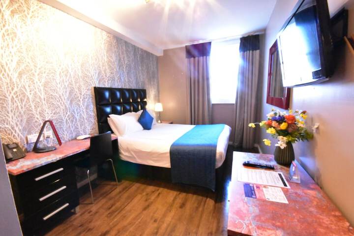 Room 90 of 182