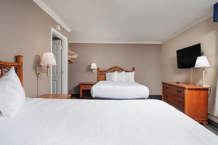 1 Bedroom Deluxe Murphy Bed 2 Queen Beds Partial Ocean View (11 of 24)