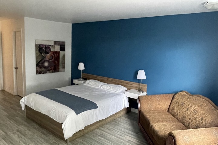 Room 9 of 38