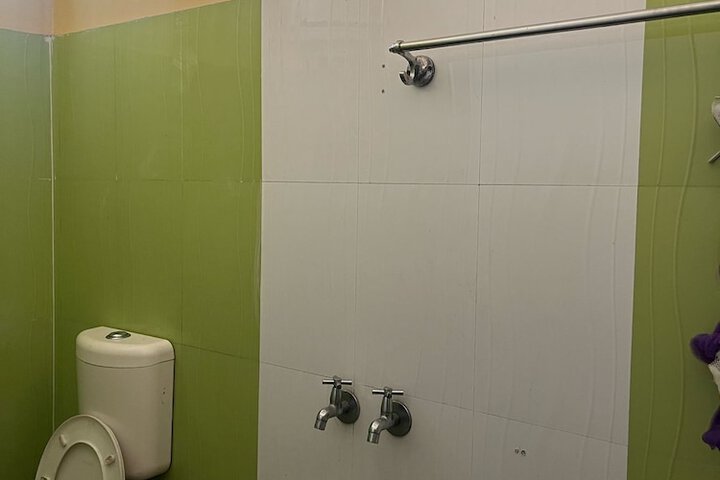 Room 34 of 60