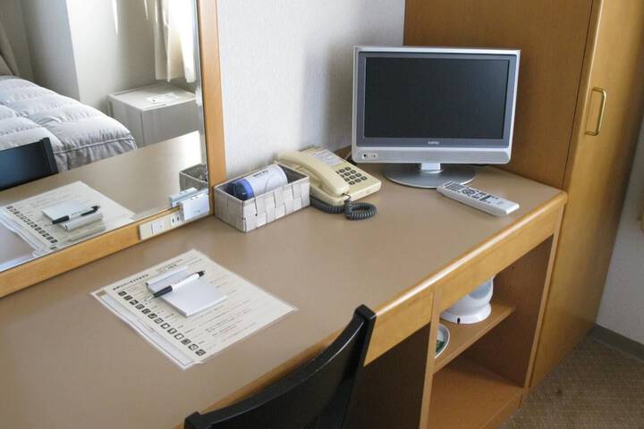 Room 10 of 42