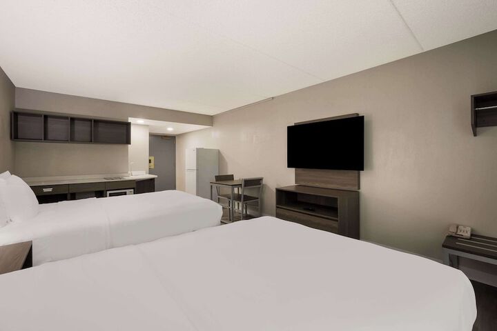 2 Double Beds (9 of 10)