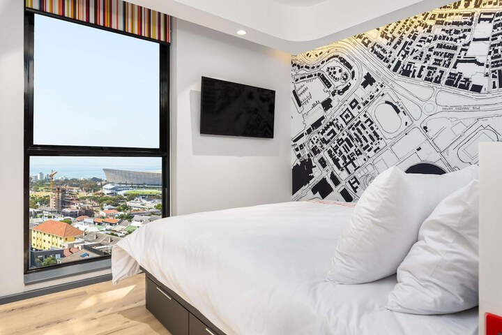 Room 19 of 165
