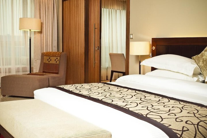 Room 4 of 12
