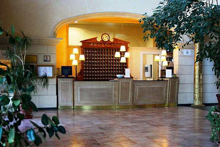 Hotel Entry