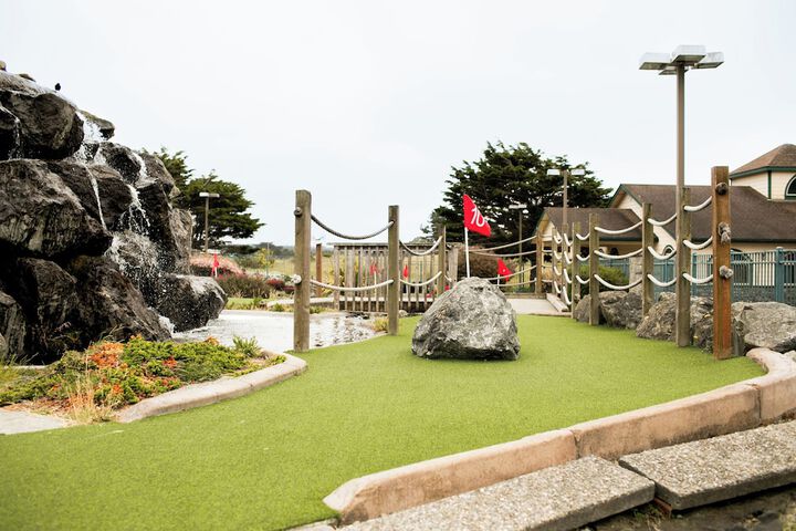 Mini-golf