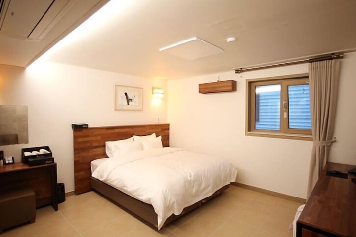 Room 7 of 31