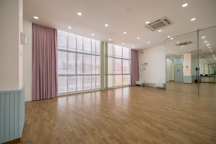 Ballroom/Hall 138 of 159