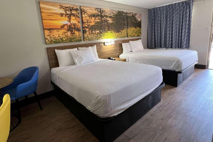 1 King Bed (2 of 8)