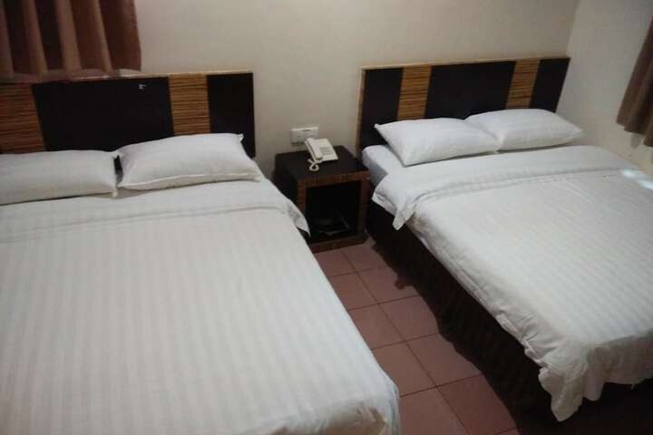 Room 6 of 34