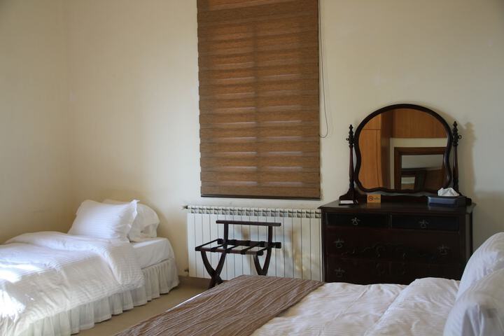 Room 8 of 28