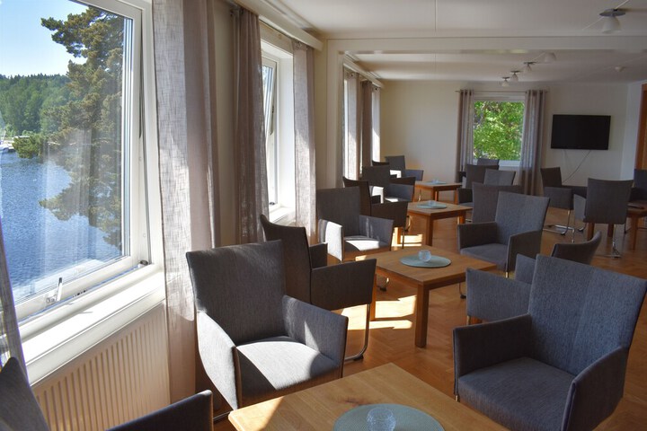 Lounge 60 of 66