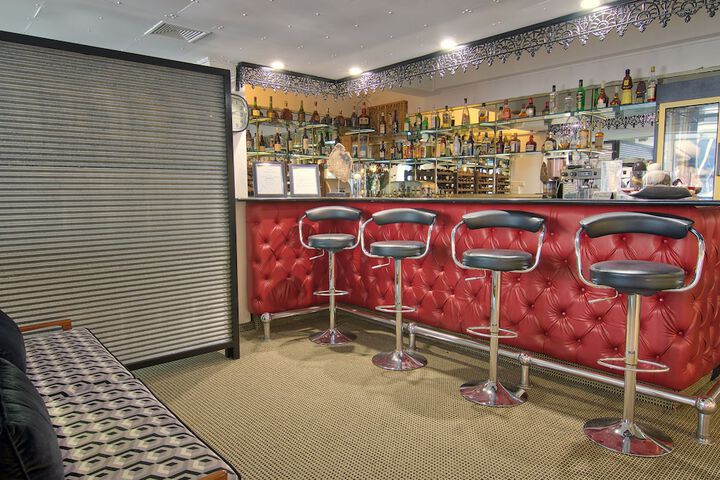 Lounge 23 of 31