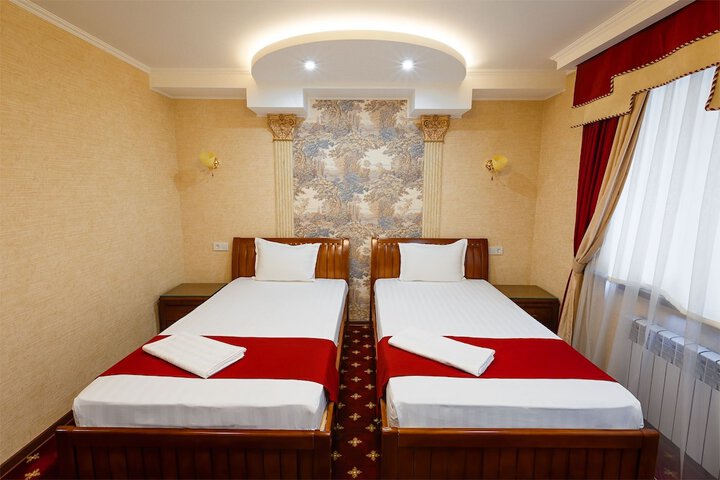 Room 10 of 34