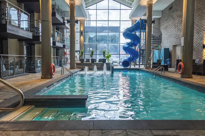 Hotel Pool