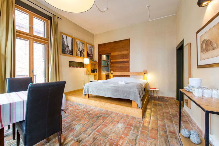 Room 11 of 40