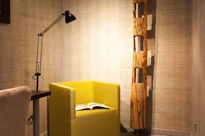 Lounge 38 of 47