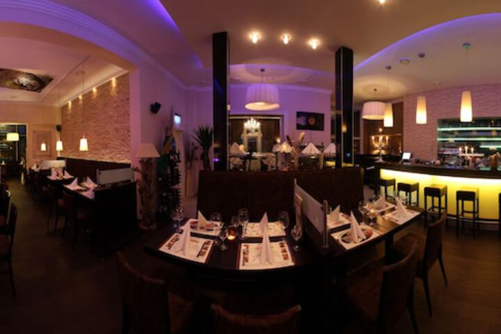 Dining 37 of 49