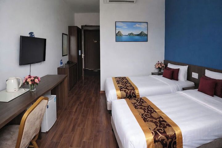 Room 7 of 33