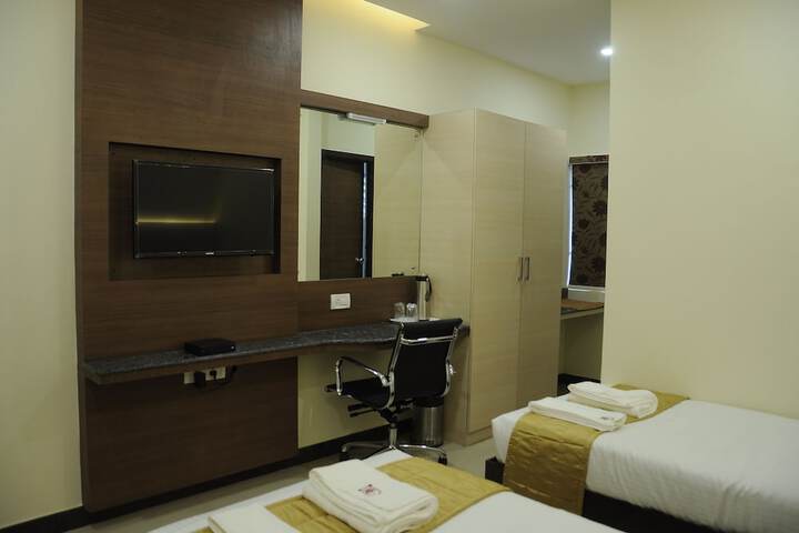 Room 9 of 37