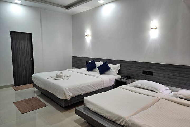 Room 9 of 13