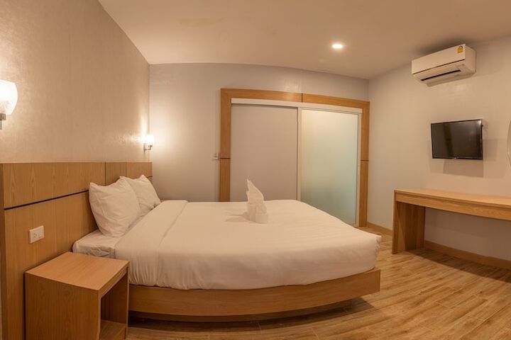 Room 4 of 20